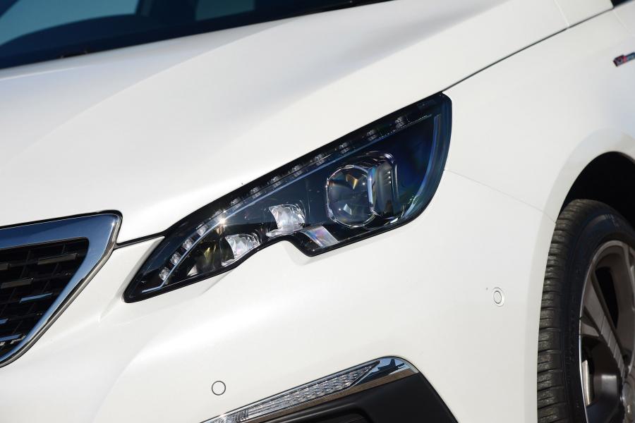 Детали экстерьера Peugeot 308 GT Line 2017 года  (UK) (фото 7 из 13)